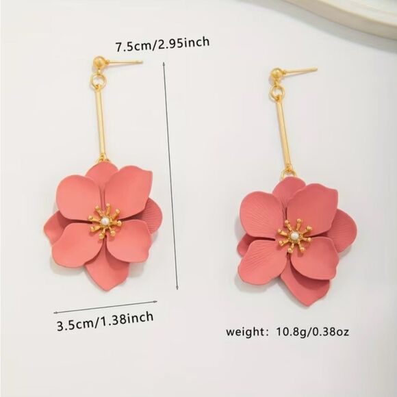 💗 Betsey Johnson stunning powder pink flower dangle stud earrings 💗 - Picture 3 of 6